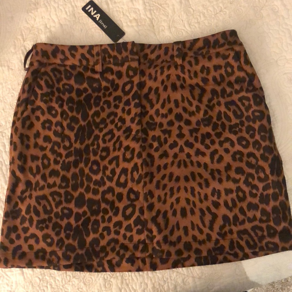 New! Polyester/spandex leopard skirt in Large.
